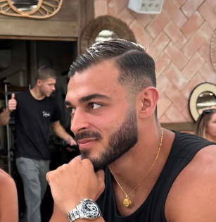 Enzo, PDG d'une marque de bijoux